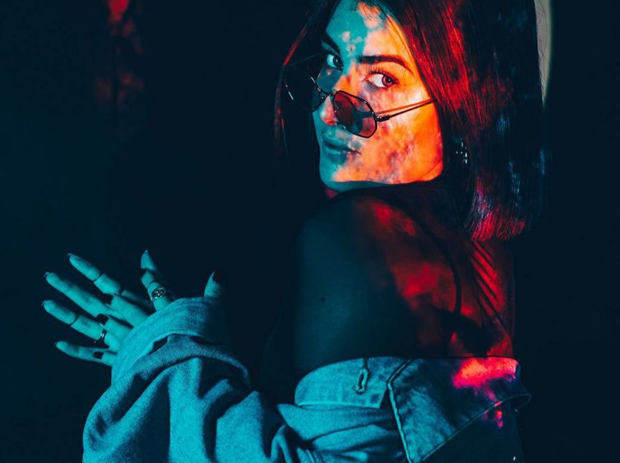 shooting-photo-femme-avec-projection