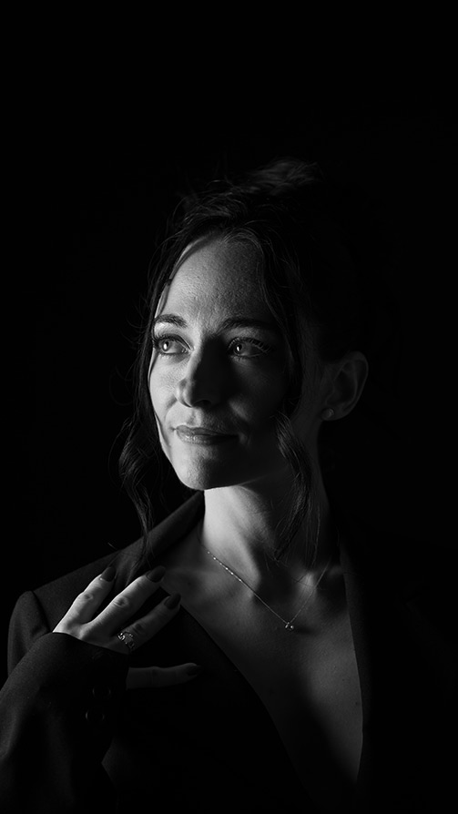 porttrait-femme-noir-et-banc-en-studio