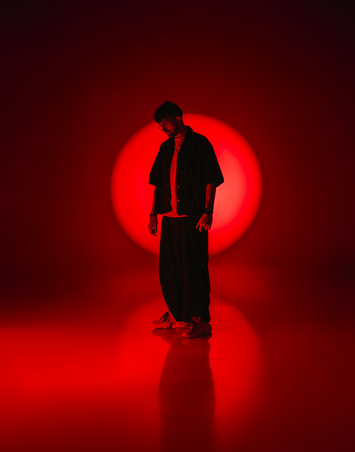 Shooting presskit créatif en studio pour un DJ