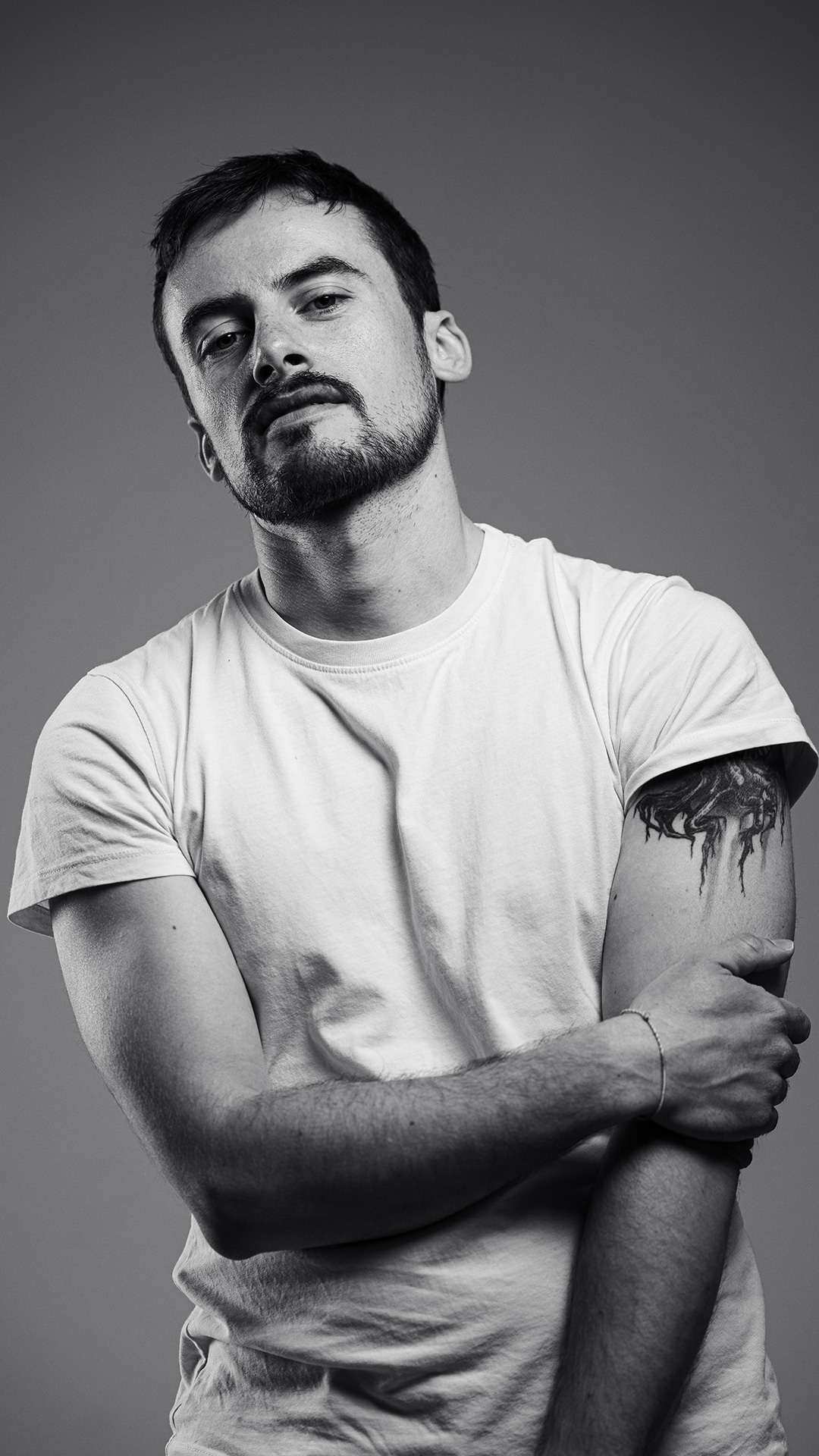 Shooting Photo Pour Homme En Noir Et Blanc En Studio