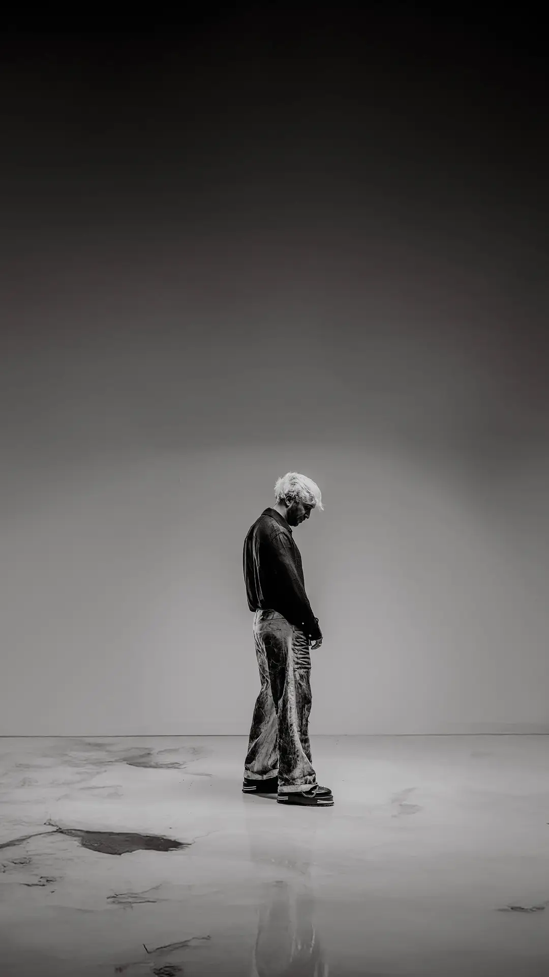 Sence-portrait-noir-et-blanc-pour-homme-en-studio-a-lyon